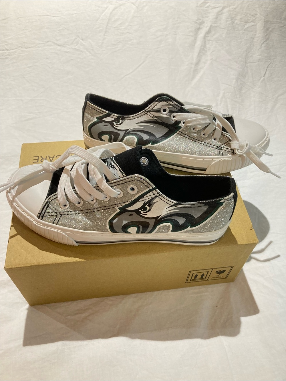 Philadelphia Eagles Low top glitter shoes, Women’s size 7